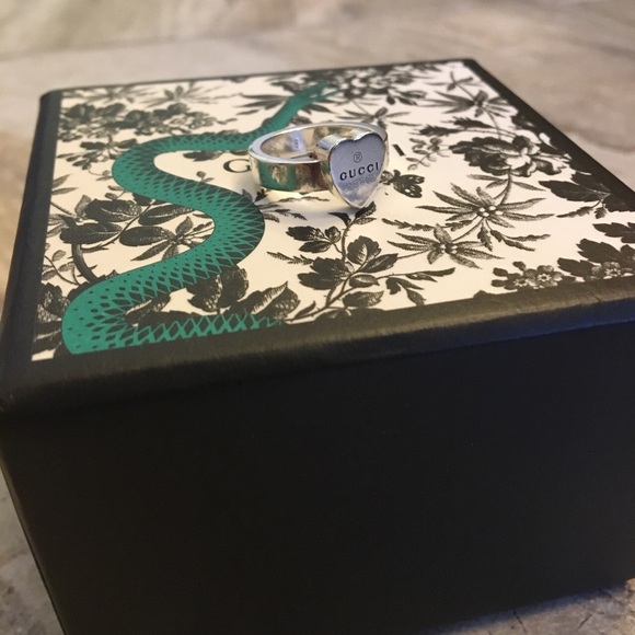 (SOLD)Gucci Heart Ring - Picture 7 of 8